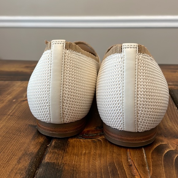 Vionic Size 8 Color: white. - Picture 2 of 5